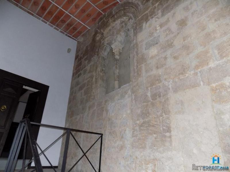 Historic apartment with large roof.. - 2