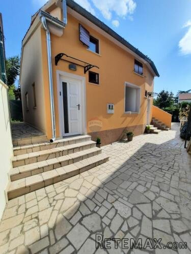 Istra, Pješčana uvala, - kuća s tri apartmana