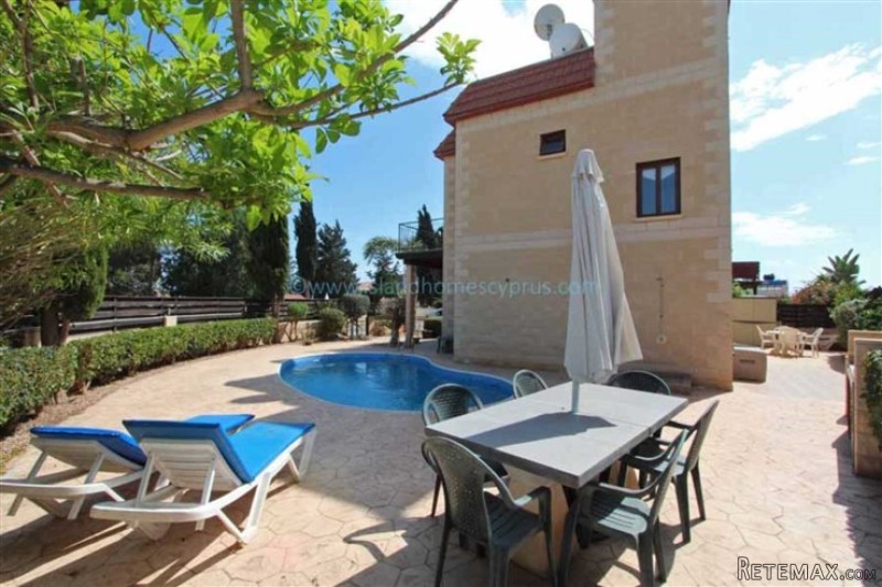 House Detached - For Sale - 3 Bedrooms