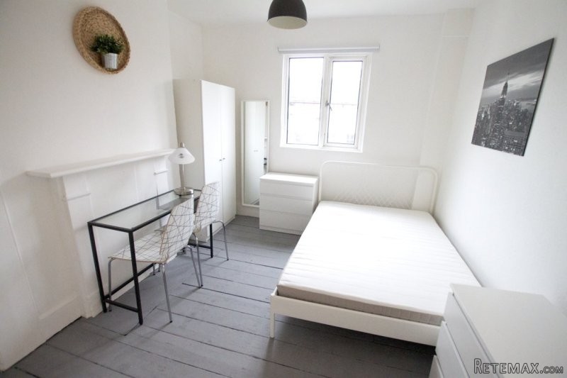 Twin with 2 single bed near Finsbury..