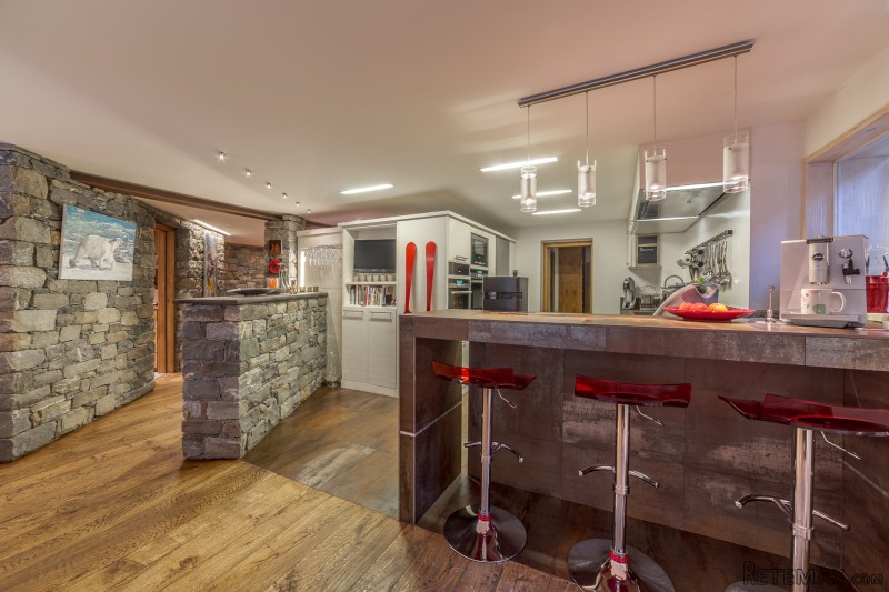 A beautifully renovated 3 bedroom..