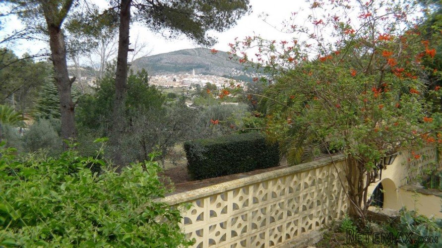 House for sale with 3 bedrooms and 2 bathrooms located near.. - 2