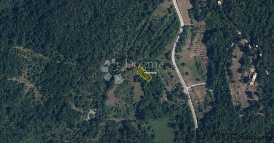 Malo poljoprivredno zemljište u blizini sela - 2