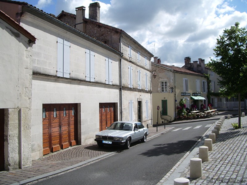 Spacious 7 Bedroom Town House Renovated.. - 2