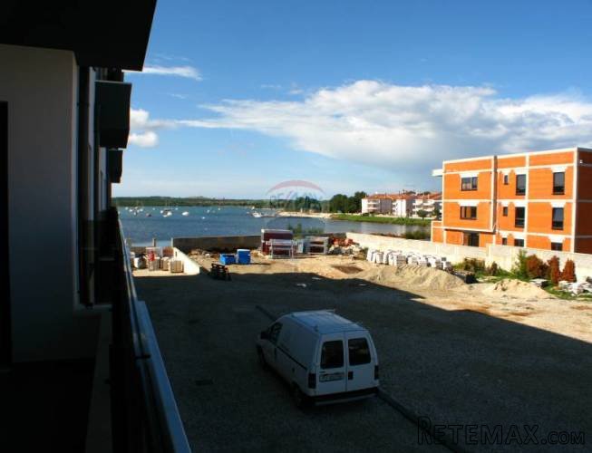 ISTRA, MEDULIN, DVOSOBAN STAN 75 M2 PRVI RED DO MORA