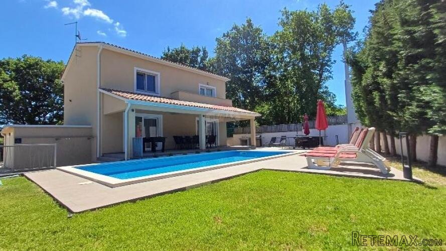 Istra, Svetvinčenat- kuća s bazenom