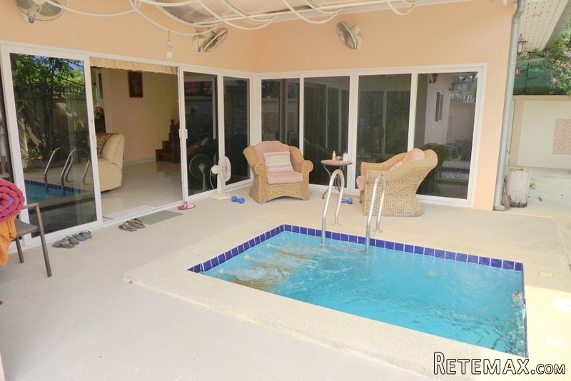 4 bedroom pool house at central Jomtien..
