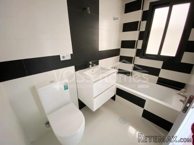 NEW LISTING TO VOSS HOMES - Recently built, modern 3 bed, 2.. - 9