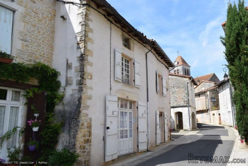 Spacious 3 Bedroom House In The..