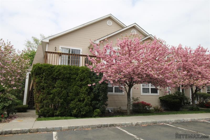 2 bedroom House For Sale: 203 Glenwood.. - 2