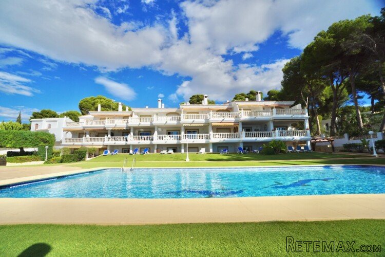 This first Line ground floor duplex apartment is directly..