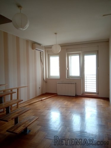 Odlicna lokacija,svetao,3.5-soban stan,4 sprat,lift - 2