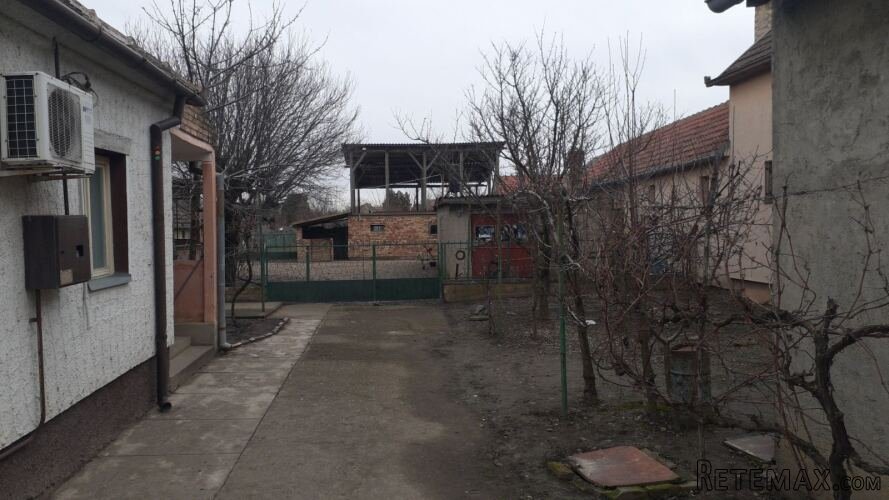 Prodajem kucu u Jarkovcu - 2