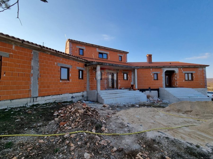 Rovinjsko Selo - kuća 450m2 - 2