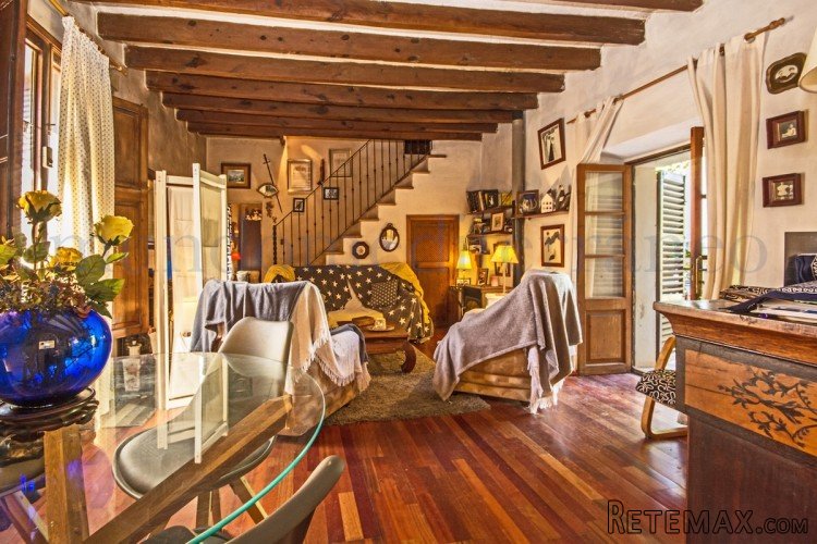 Townhouse with lovely garden in Campanet, the house has.. - 2