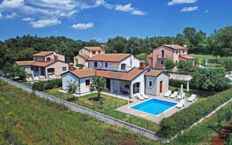 Istra, Poreč okolica - Samostojeća kuća s bazenom