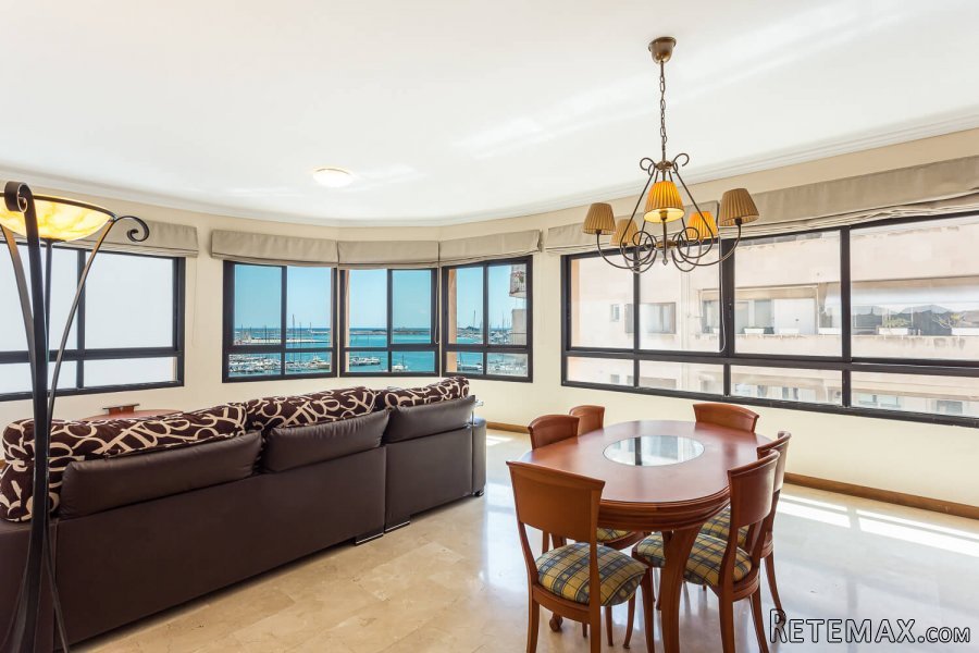 Comprising of 3 bedrooms, 2 bathrooms (1 ensuite), guest..