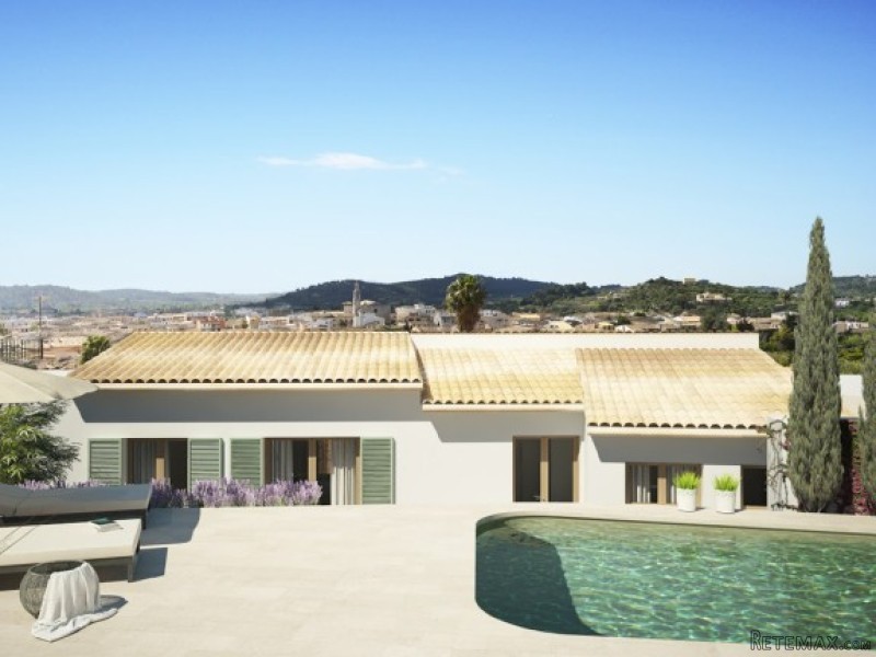 Reformed Townhouse With Nice Views In..