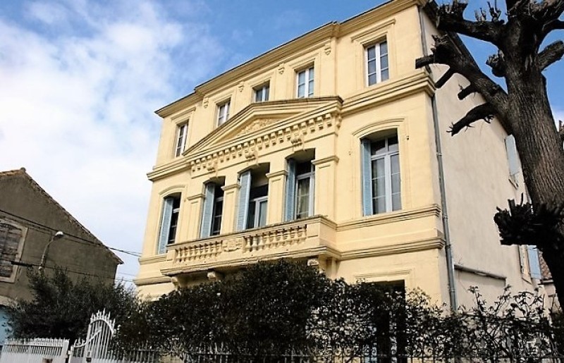 Elegant Townhouse With 8 Bedrooms.. - 2