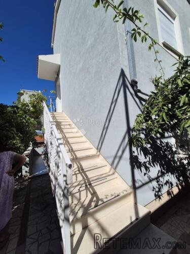 Prostrana apartmanska kuća sa panoramskim pogledom na more - 3