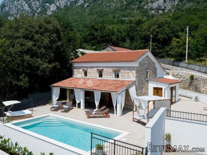 Kamena vila s bazenom Bribir
