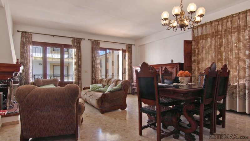 5 Bedroom 4 Bathroom Townhouse with.. - 2
