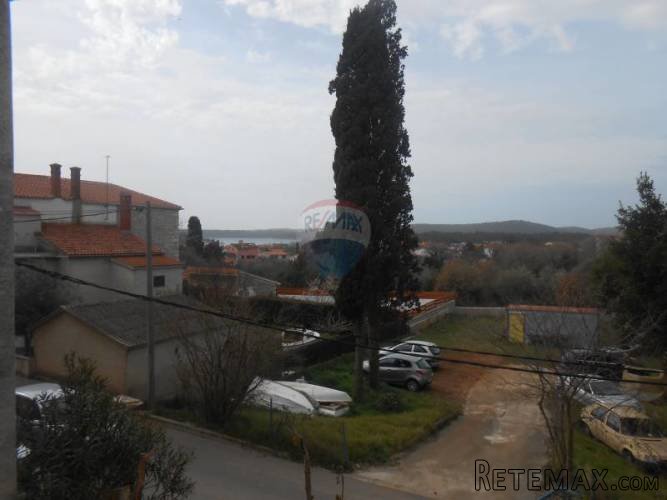 Istra, Medulin, Kuća u nizu na interesantnoj lokaciji