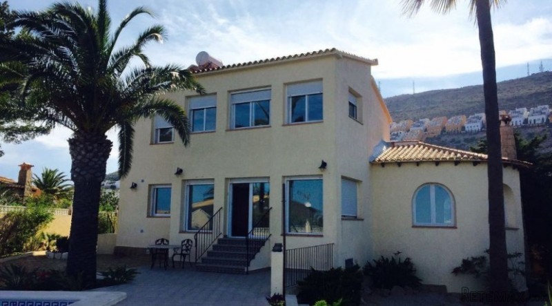 V1558 - Luxury Villa In Front Line At..