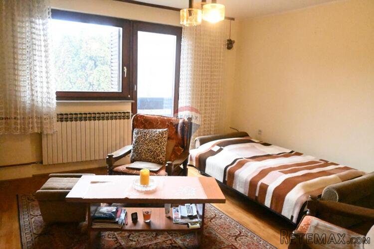 Zagreb, Dubrava - obiteljska kuća katnica 200 m2, okućnica, - 2