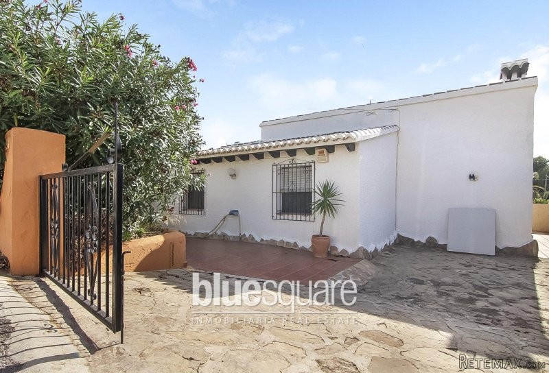 3 Bedroom 1 Bathroom Villa For Sale in.. - 2