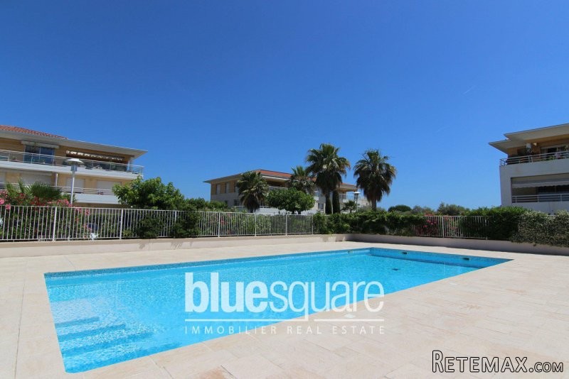 42 sq m 1 bed apartment in a recent..