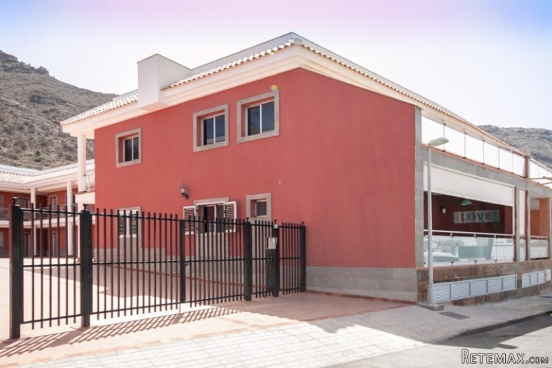 Apartment with Two Bedrooms in El..