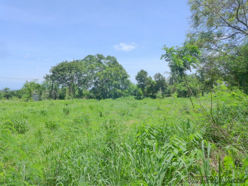 Land plot of 22.368 m2 with sea views..