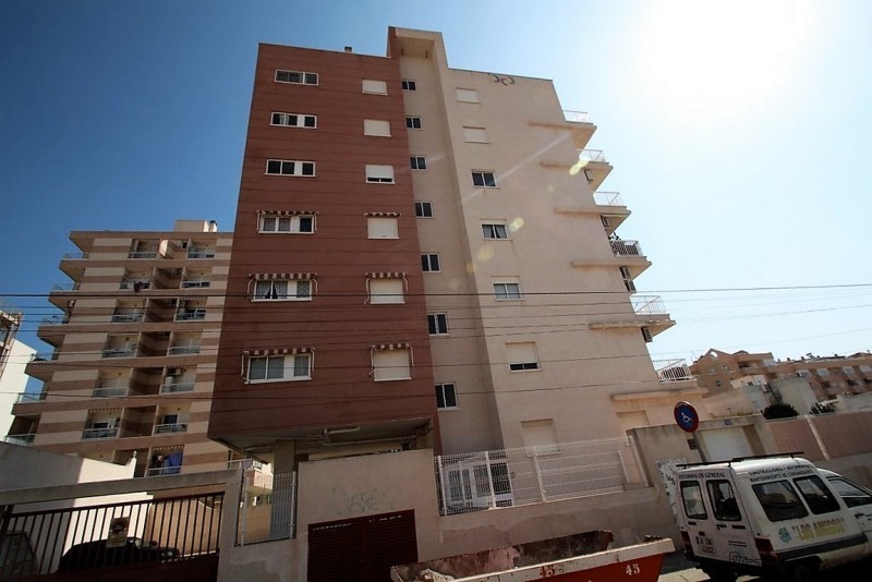 2 bedroom, 1 bathroom Apartment, (build..