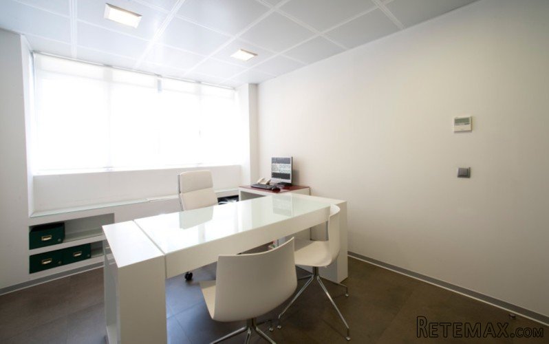 PROPIEDAD DE PLENO DOMINIO - Large office of approx. 250.. - 2