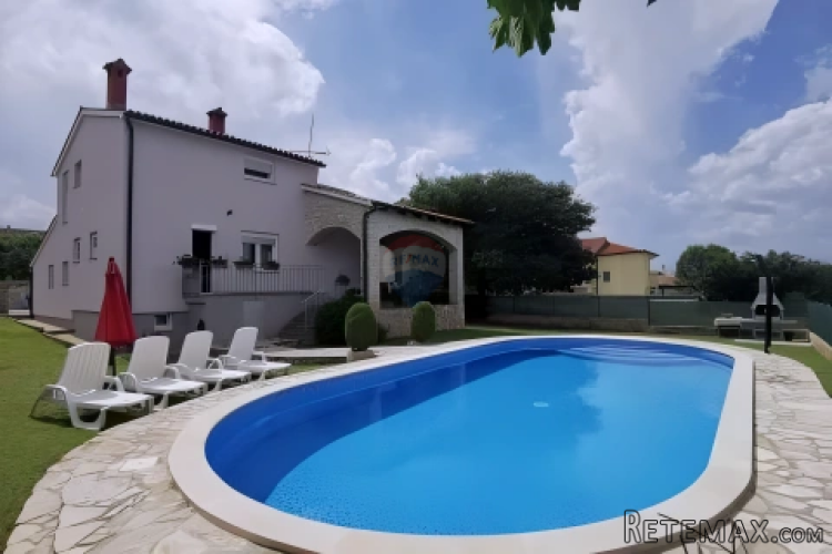 Pula, Veli vrh - samostojeća kuća s bazenom