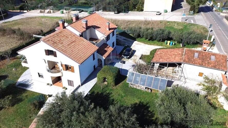 Istra, Umag okolica, apartmanska kuća blizu plaže