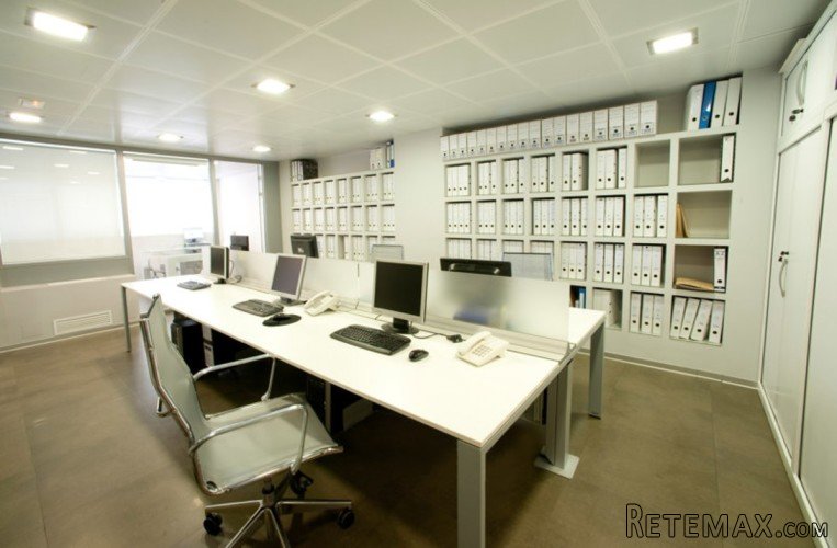 PROPIEDAD DE PLENO DOMINIO - Large office of approx. 250.. - 3