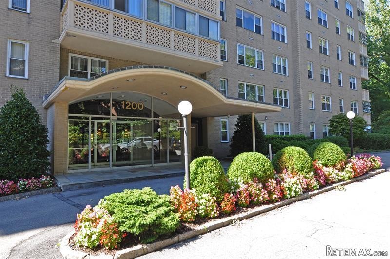 2 bedroom Commercial Property For Sale:..