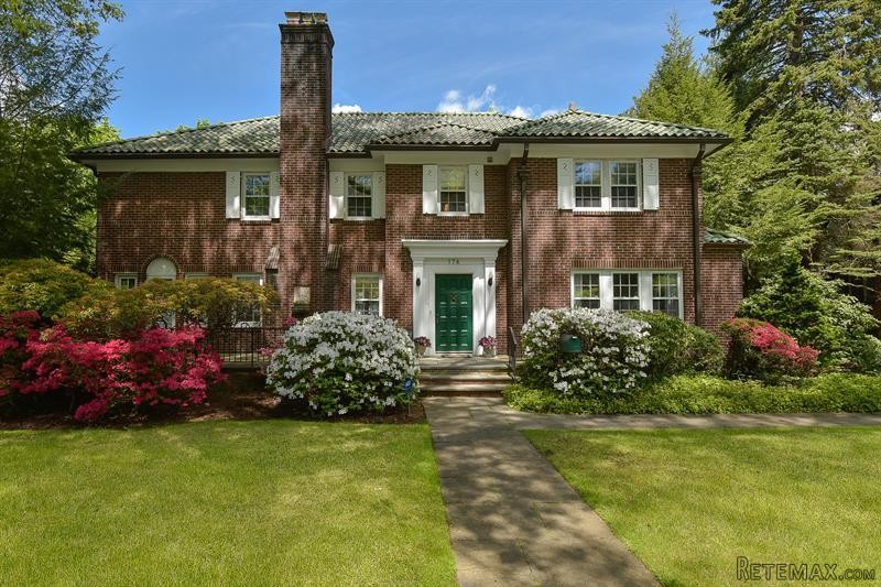 5 bedroom House For Sale: 174 Trenor..