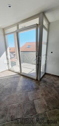 DRENOVA, ETAŽA KUĆE SA DVA ODVOJENA STANA I OKUĆNICOM - 2