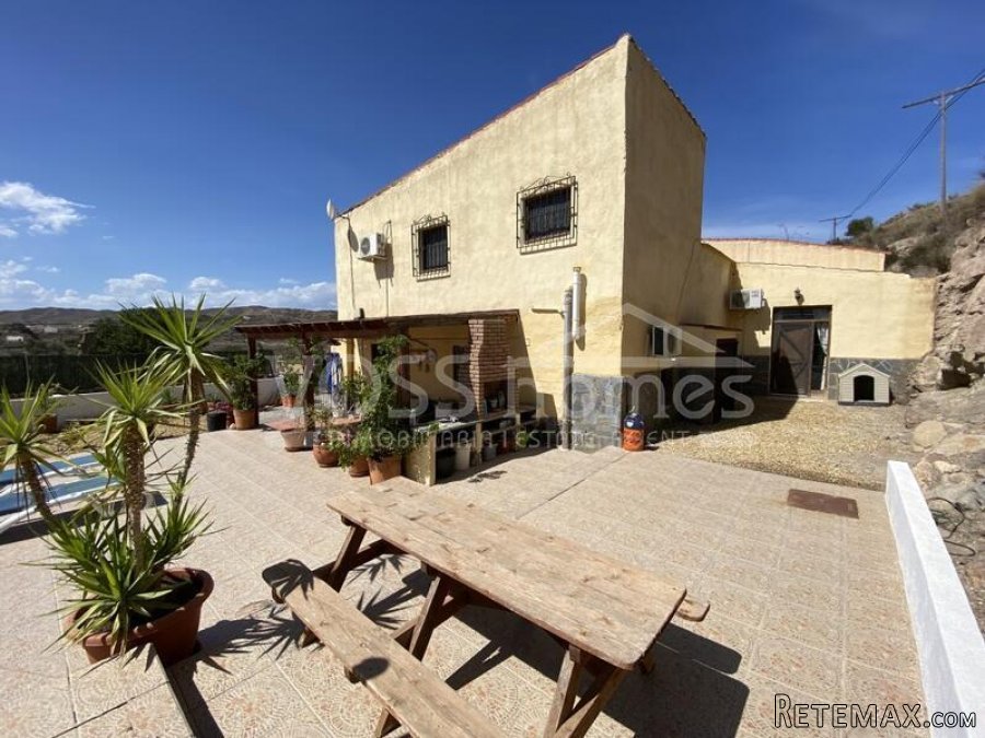 NEW & EXCLUSIVE TO VOSS HOMES - A stunning, huge 358m2.. - 12