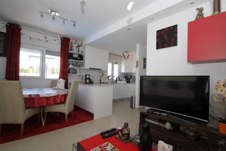 This fantastic sunny modern villa can be found in the.. - 2