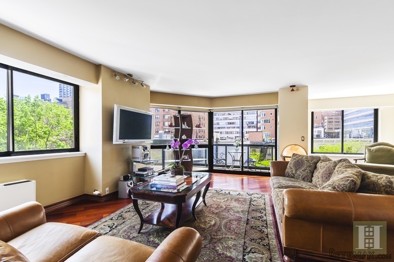 3 bedroom Apartment For Sale: 200 EAST..