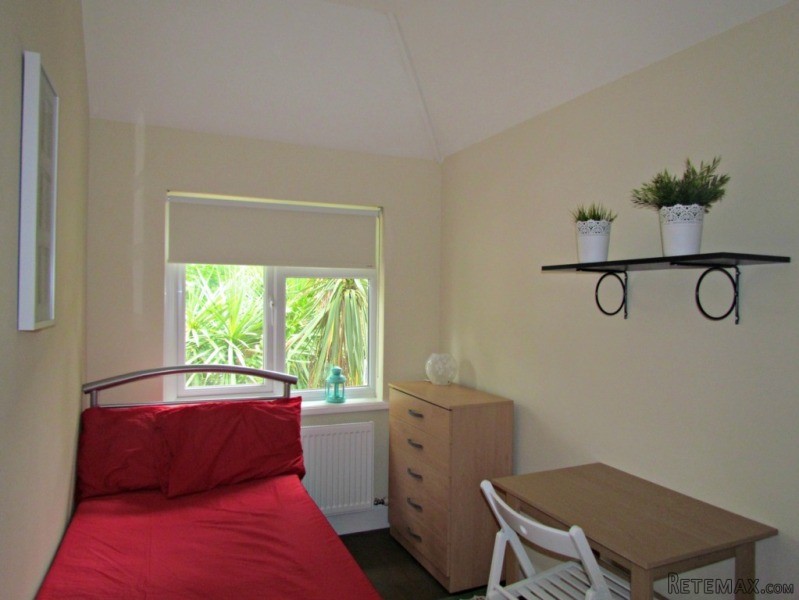 Single with single bed near Chiswick..