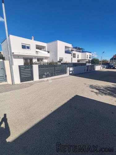 VODICE - novoizgrađena, atraktivna odmah useljiva kuća