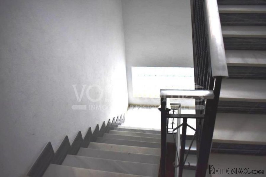 REDUCED!!! Larger than average, 3 double bed, 2 bath, 1st.. - 14