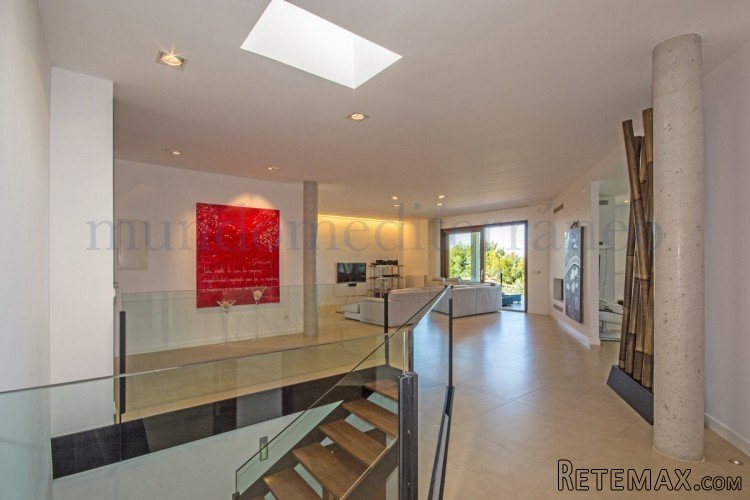 This modern villa has everything you can wish for set in a.. - 4