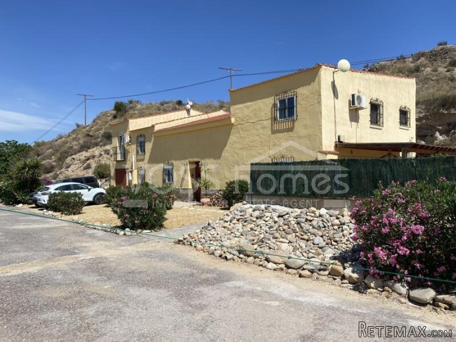 NEW & EXCLUSIVE TO VOSS HOMES - A stunning, huge 358m2.. - 15