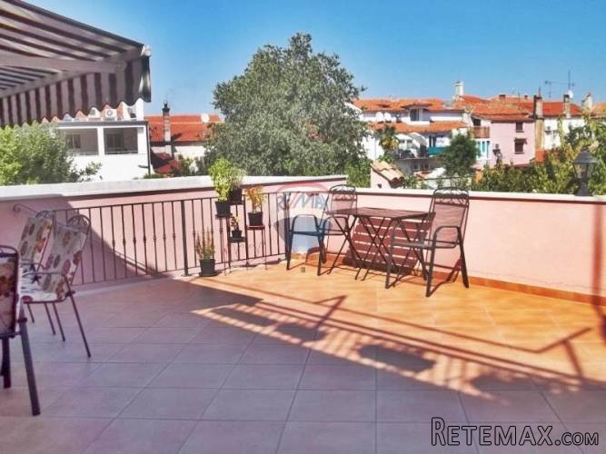POREČ-kuća u centru sa p.prostorom, terasom i dvorištem